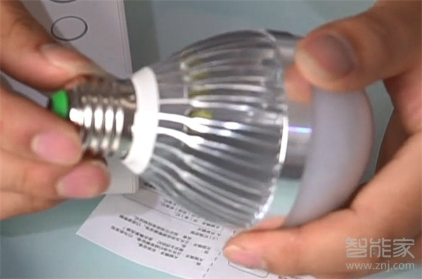 天貓精靈怎么控制燈