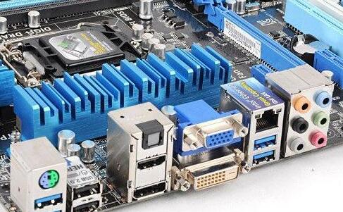 Win10開機后顯示器無信號怎么辦？