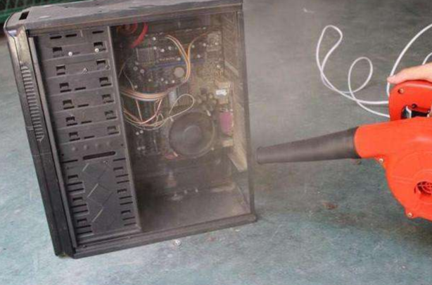 Win7電腦開機就黑屏怎么辦？