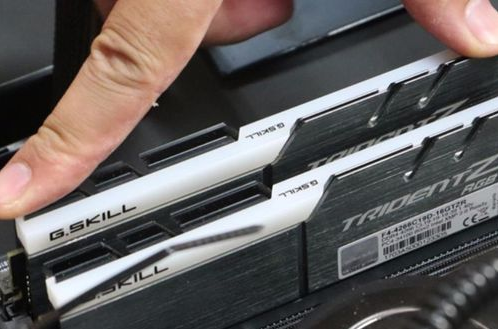 Win7旗艦版系統電腦啟動不了怎么辦？