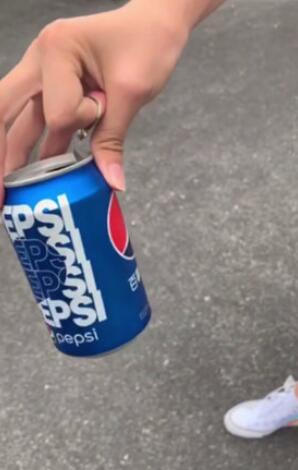 抖音單手開可樂怎么拍攝？拍攝具體步驟分享