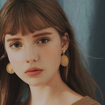 2019最新可甜可鹽的歐美氣質小姐姐微信頭像大全分享