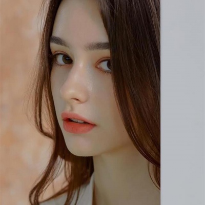 2019最新可甜可鹽的歐美氣質小姐姐微信頭像大全分享