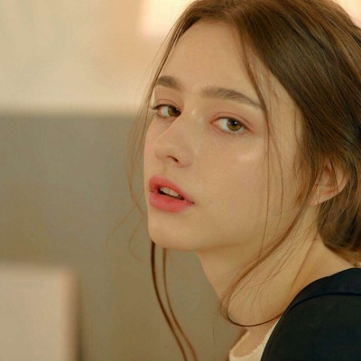 2019最新可甜可鹽的歐美氣質小姐姐微信頭像大全分享