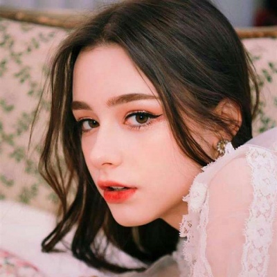 2019最新可甜可鹽的歐美氣質小姐姐微信頭像大全分享