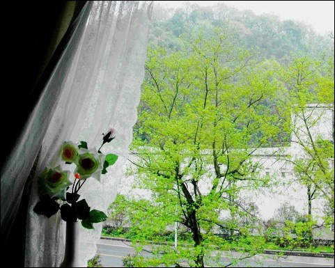 美圖秀秀將晴天背景圖片轉(zhuǎn)換為下雨背景效果圖片具體操作步驟