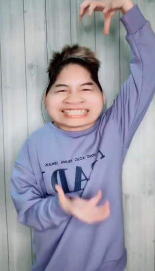 抖音雙手控臉特效怎么拍攝   抖音雙手控臉特效拍攝方法