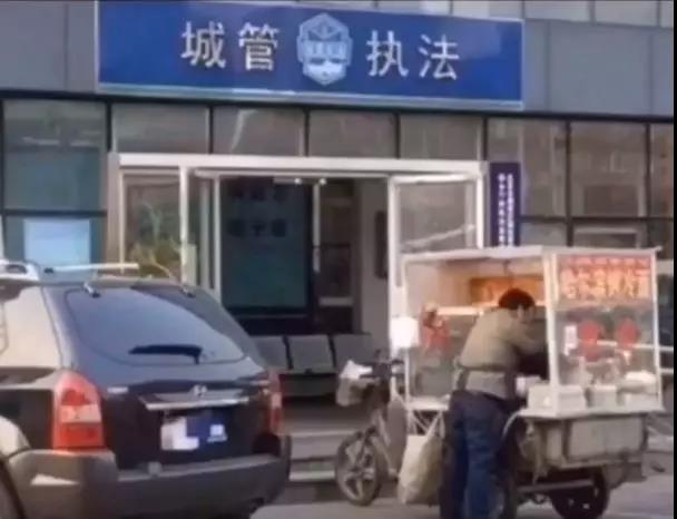 抖音在城管門口擺攤表情包   抖音表情包大全