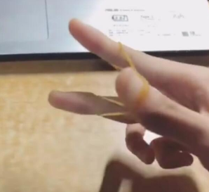 抖音橡皮筋在手上轉圈怎么操作的？抖音橡皮筋在手上轉圈攻略介紹！