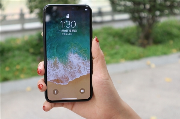 iPhonex空間小尾巴帶數(shù)字怎么玩 QQ空間來(lái)自iPhonex裝逼玩法