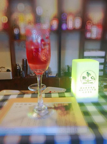 抖音敬自己六瓶酒圖片   敬六杯酒圖片分享