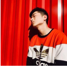 抖音我正在看著你看著你目不轉(zhuǎn)睛是什么歌？完整版歌詞分享