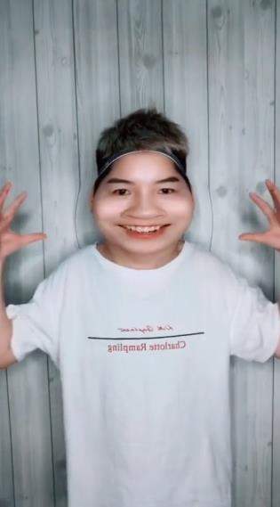 【抖音雙手控臉特效怎么玩】雙手控臉特效玩法攻略