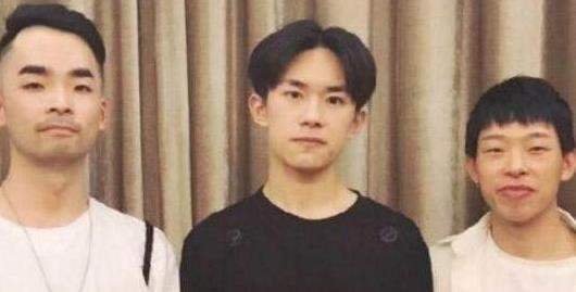 【抖音你讓我做大哥我教你梳中分什么?！砍鎏巸?nèi)涵