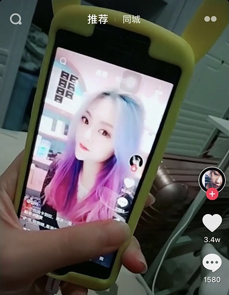 抖音頭發(fā)變色教程_抖音頭發(fā)變色特效怎么拍