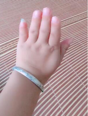 抖音手指邊長是怎么弄的_抖音手指變長是哪個(gè)特效