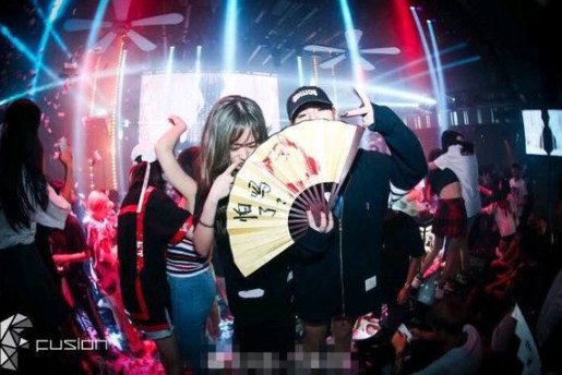 抖音一心只蹦圣賢迪圖片有哪些 折扇圖片帶圣賢迪字樣分享