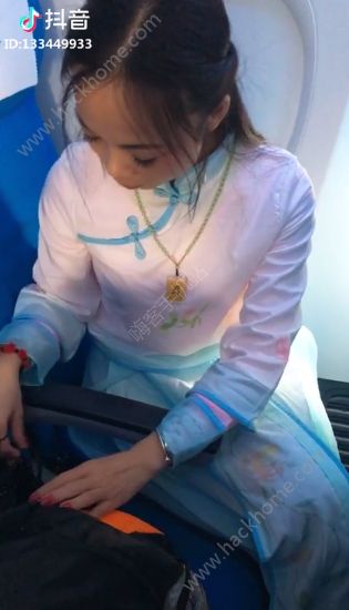 你一點(diǎn)一點(diǎn)慢慢靠近我是什么歌？你一點(diǎn)一點(diǎn)慢慢靠近我抖音歌曲