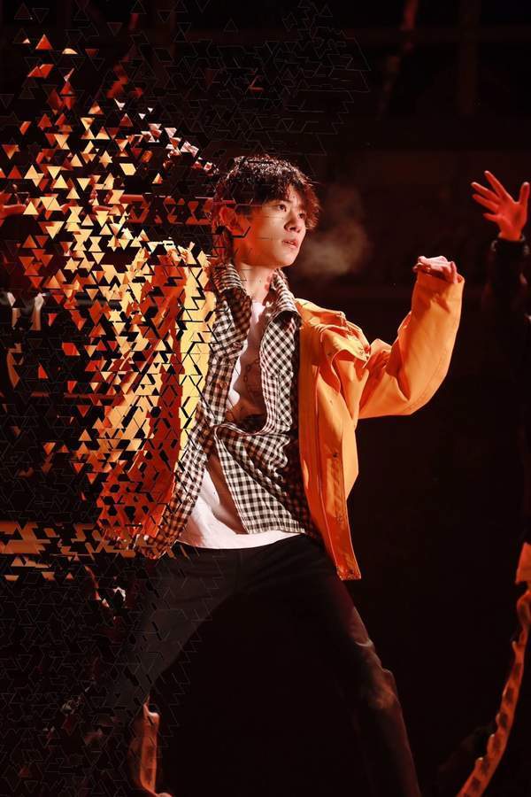 【抖音滅霸式灰飛煙滅怎么拍】人物消失的特效教程