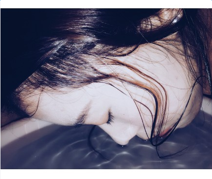 抖音水盆拍照反差色怎么玩_水盆閃光燈反差色拍照教程【圖】