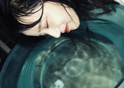 抖音水盆拍照反差色怎么玩_水盆閃光燈反差色拍照教程【圖】