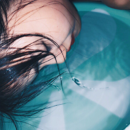 抖音水盆拍照反差色怎么玩_水盆閃光燈反差色拍照教程【圖】