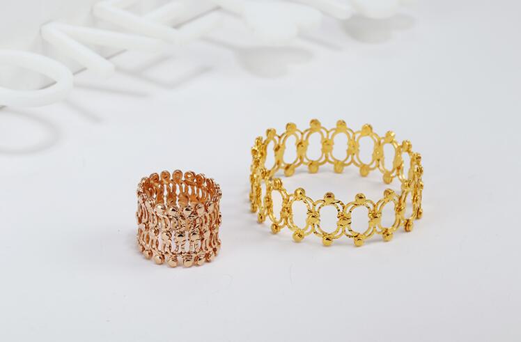 抖音上拉開是手鏈縮小是戒指的叫什么？是什么牌子？