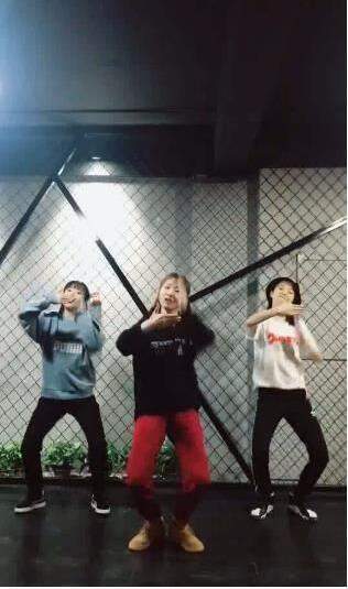 抖音電擺舞BGM詳細介紹及舞蹈教程分享