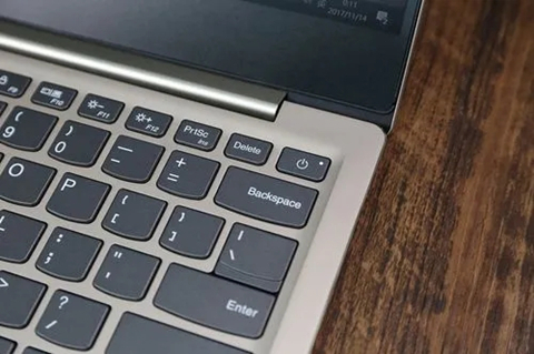 win7卡在配置windows已完成100%請(qǐng)勿關(guān)閉計(jì)算機(jī)