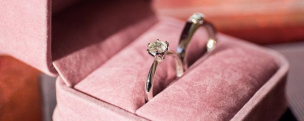 結婚紀念日發(fā)朋友圈  結婚紀念日發(fā)朋友圈有